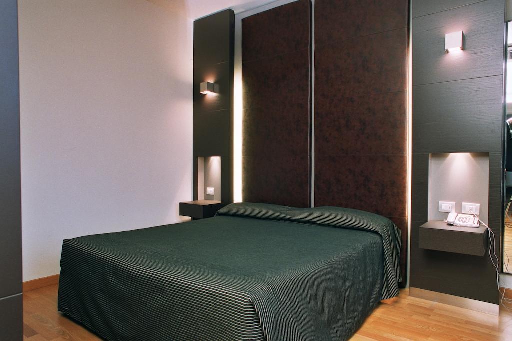 Wall Art Hotel & Residence Prato  Camera foto